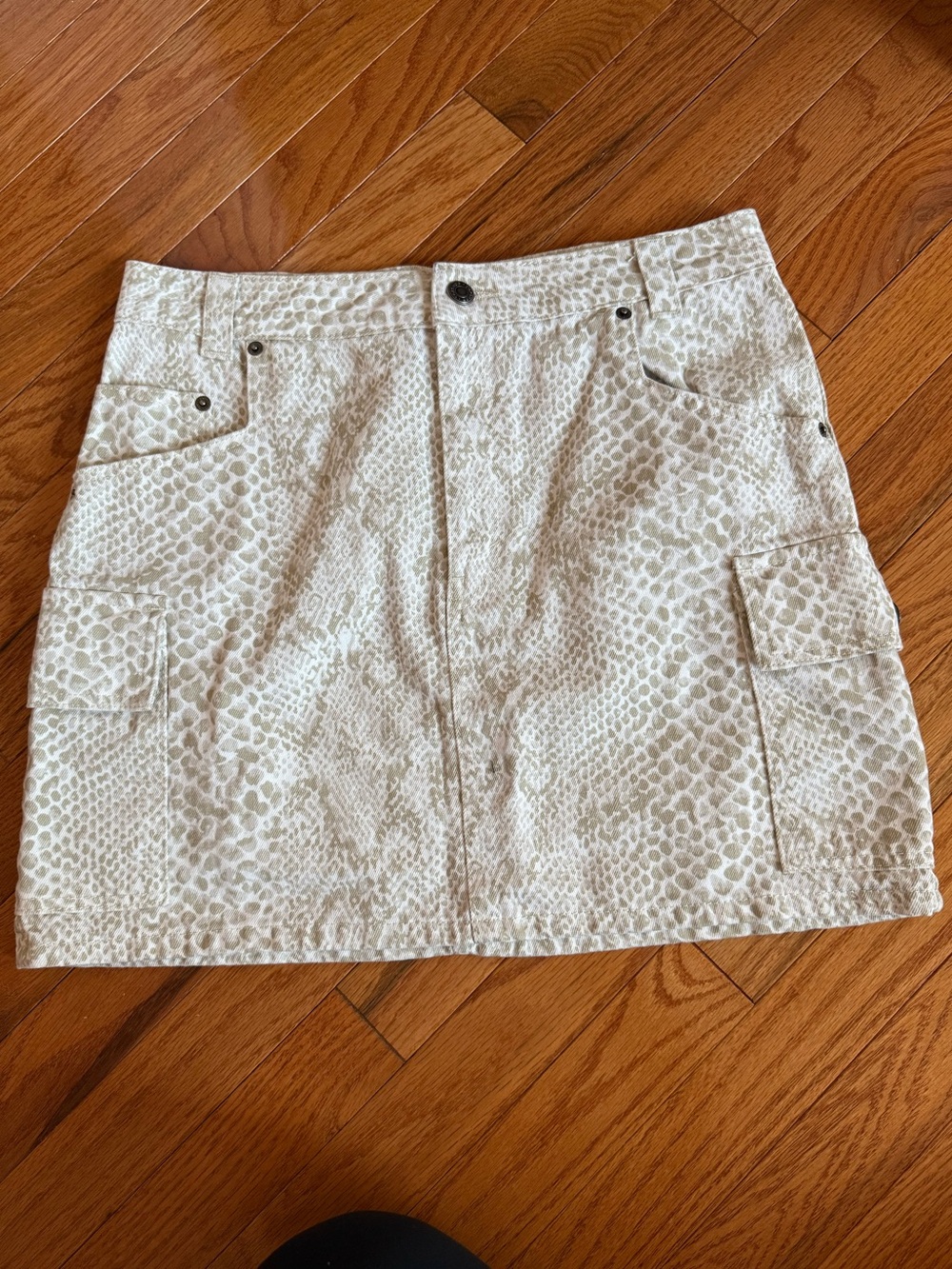 Cargo skirt size US 8